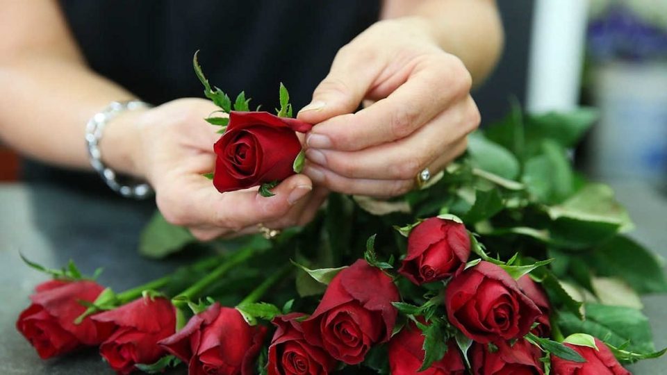 Как подобрать букет цветов для девушки?
