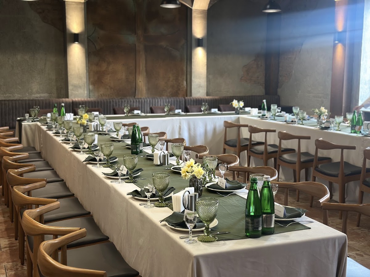Корона Вітовта — Restaurant